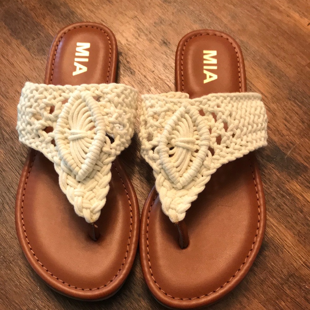 NWT MIA Sandal Size 7